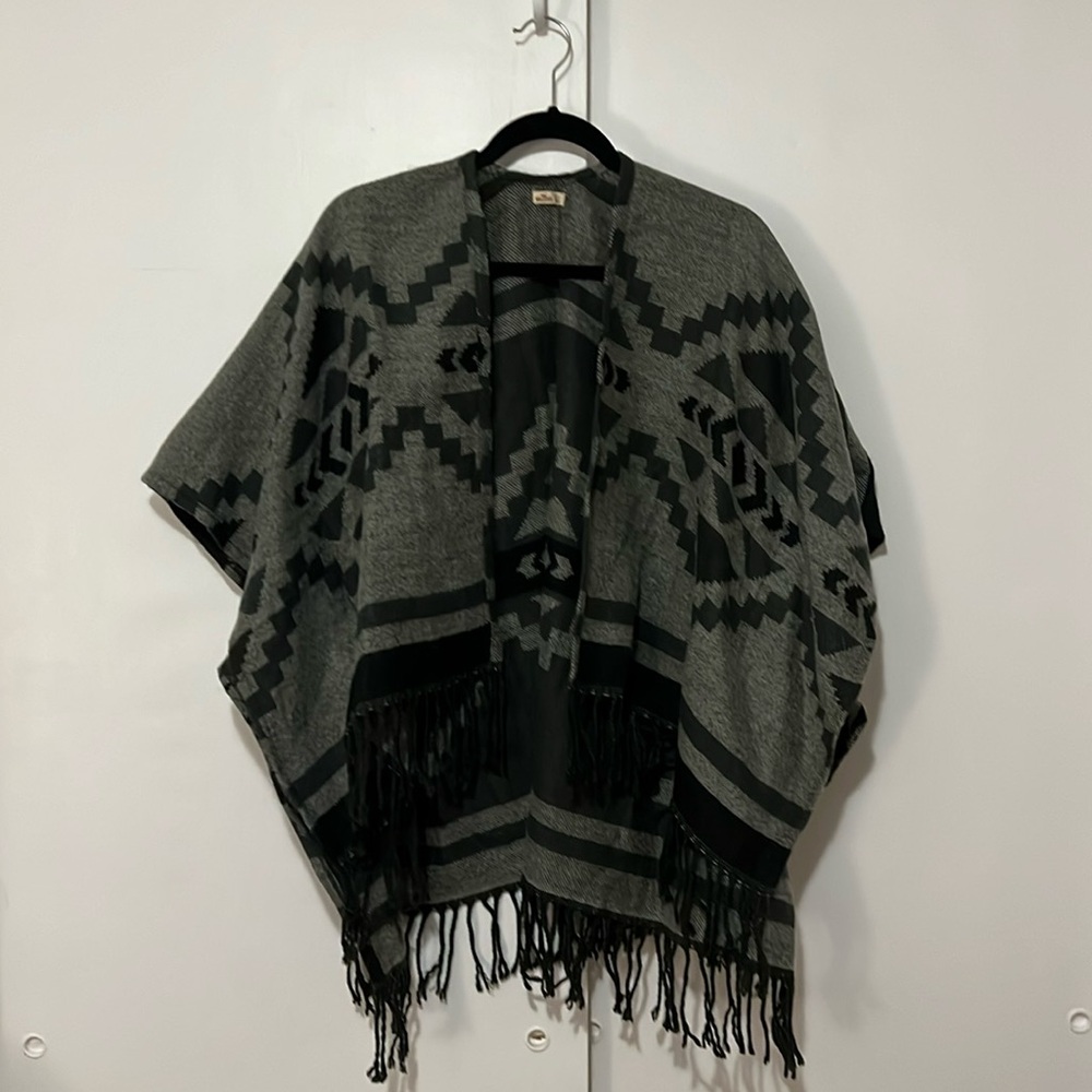 Hollister Grey Poncho-Style Blanket Cardigan